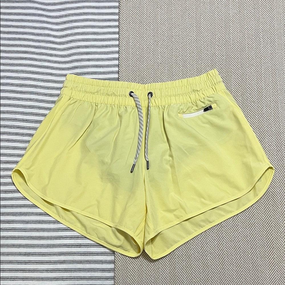 Vuori Clementine 2.0 Shorts 4" Sunlight Small - Picture 3 of 13